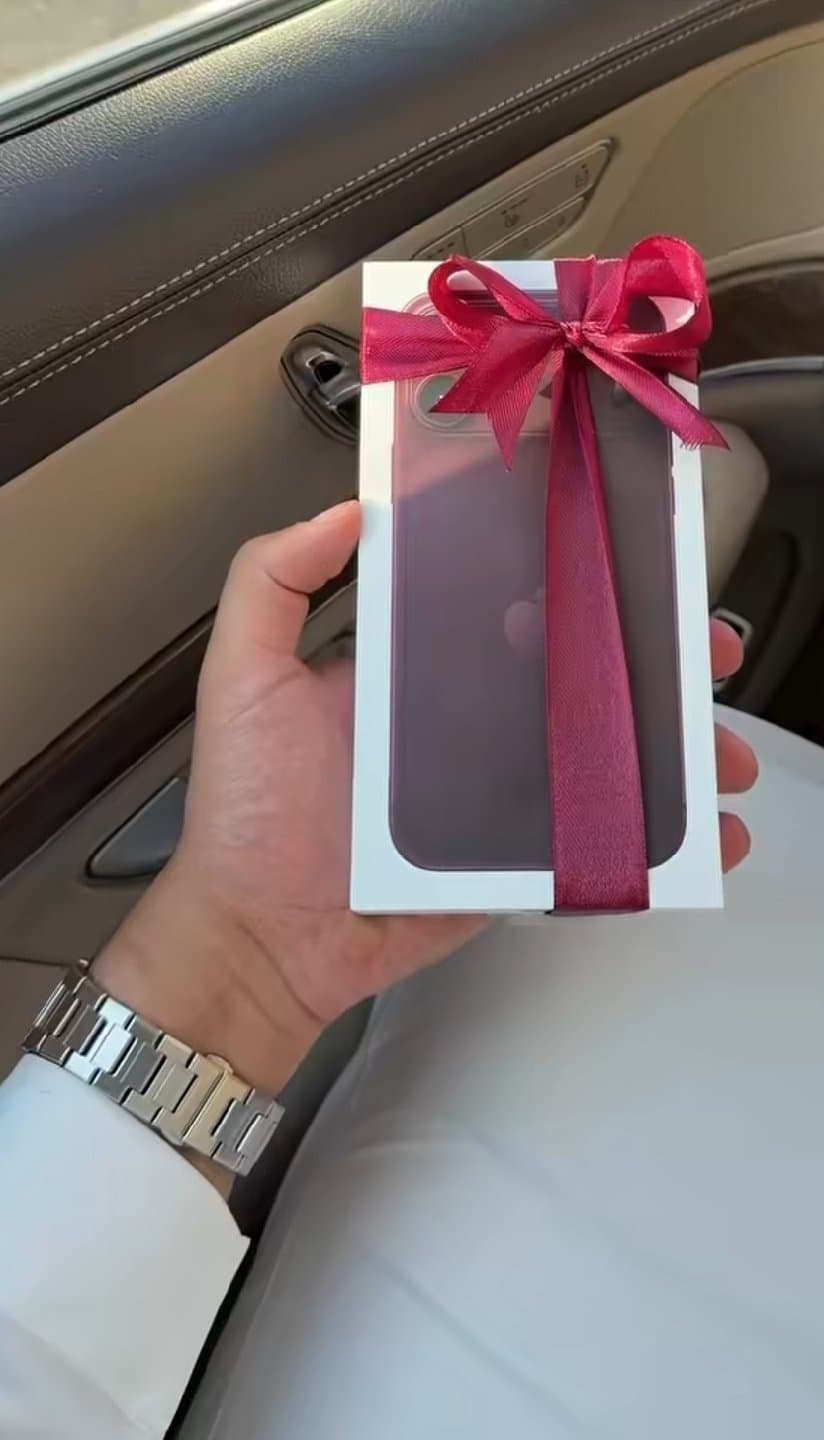 ايفون هدية